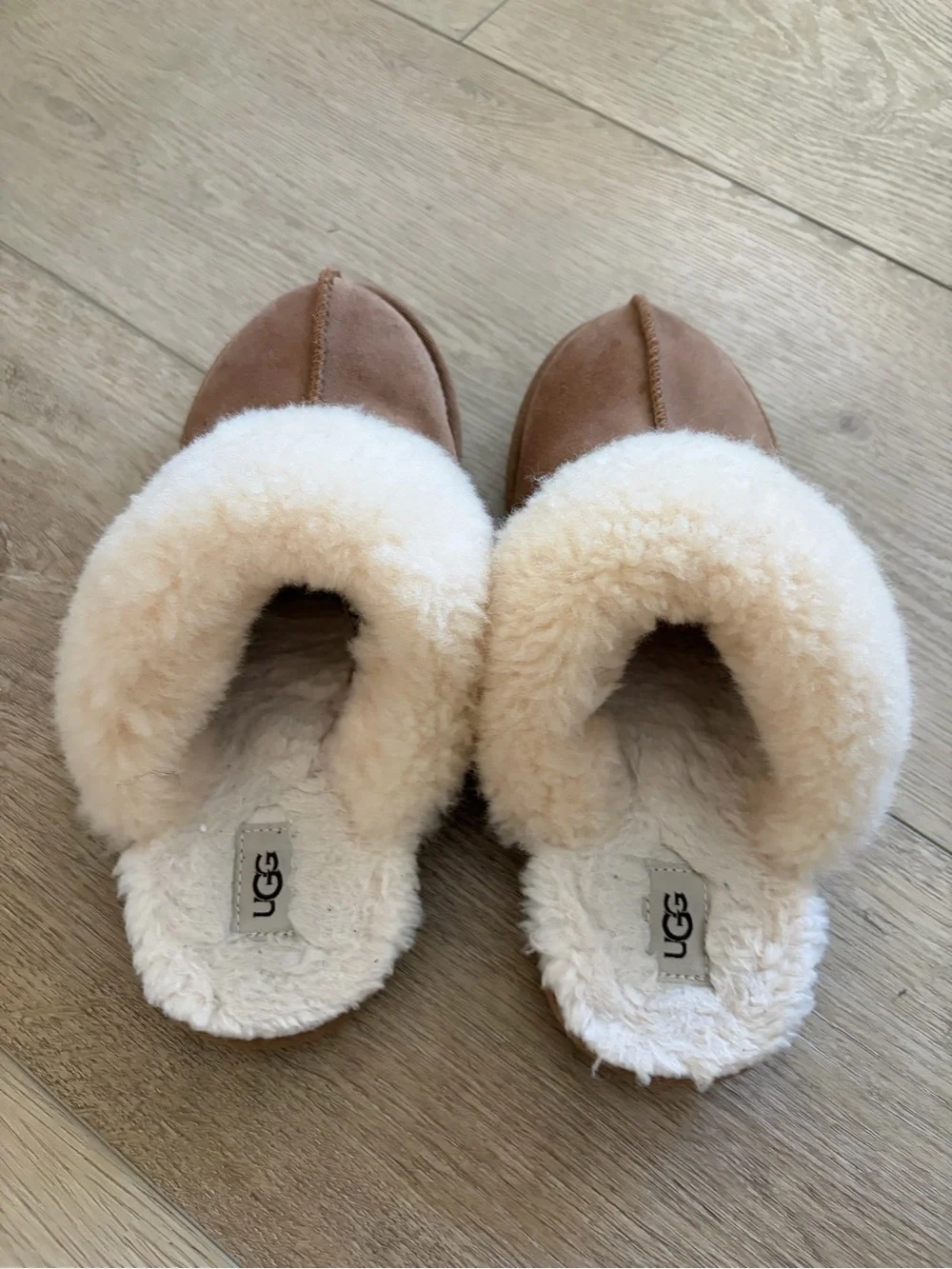 UGG Kids plush Slippers - Size 6